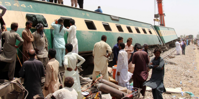 Suben a 40 los muertos en la colisi�n de dos trenes en Pakist�n