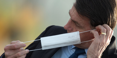 Bolsonaro pide a Pfizer anticipar entrega de vacunas contra el coronavirus