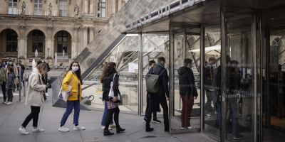 Francia quita el tapabocas en la calle y adelanta el fin del toque de queda