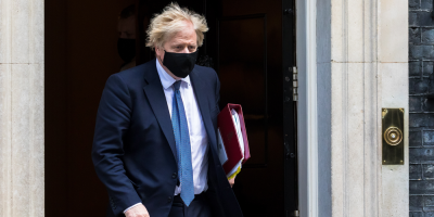 Aumento exponencial de covid en Inglaterra por contagios j�venes no vacunados