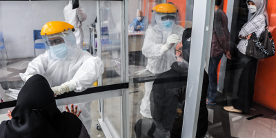 Investigan posibles pruebas de covid falsas en un masivo festival en la India