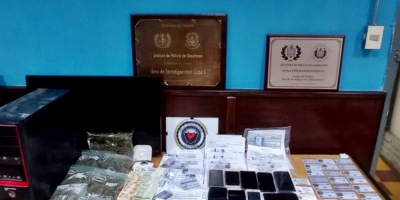 La polic�a de Canelones logr� debaratar a una banda delictiva que vend�a libretas de conducir y carn�s de salud falsos
