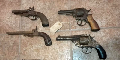 Incautaron armas, celulares y estupefacientes en varias viviendas de la Costa de Oro