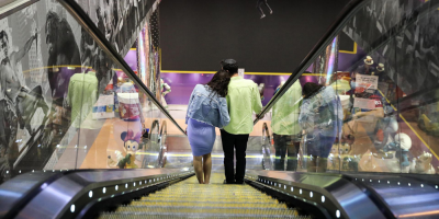 Israel retoma las mascarillas en interiores ante aumento de casos de covid