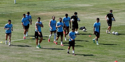 La celeste completa su primer entrenamiento en R�o mirando a Paraguay