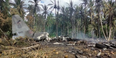 Al menos 17 muertos y 40 rescatados tras accidente de avi�n militar filipino
