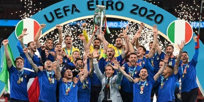 La prensa francesa ensalza a Mancini como artfice de la victoria de Italia