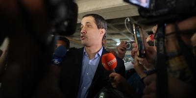 Guaid� aparece en la puerta de su casa tras denuncia de posible detenci�n