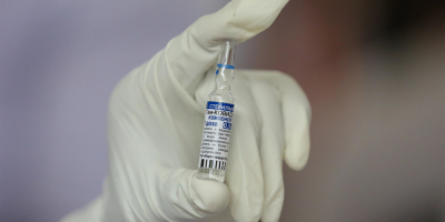 Rusia espera este mes datos de ensayos para combinar Sputnik V y AstraZeneca