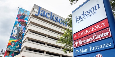 Hospitales Jackson de Florida elevan a "alta" la amenaza de la covid-19