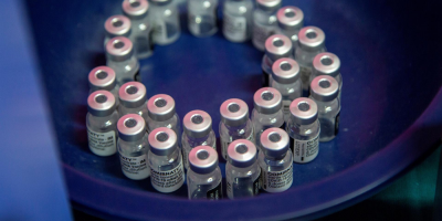 BioNTech y Pfizer acuerdan fabricar dosis de su vacuna en Sud�frica