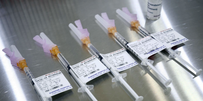 La vacuna de AstraZeneca es "altamente eficaz" ante variantes beta y delta