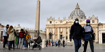 El Vaticano abre el juicio contra el poderoso cardenal Angelo Becciu