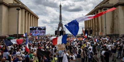 Gran despliegue policial en Par�s por las protestas contra el pase sanitario
