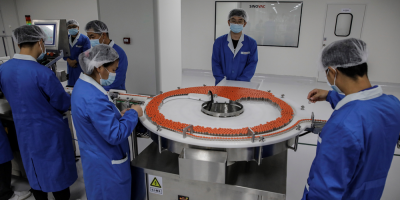 China se compromete a proporcionar 2.000 millones de vacunas al mundo en 2021