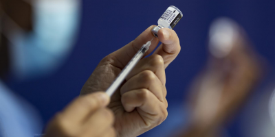 Comienza la aplicaci�n de terceras dosis contra la Covid-19 con preparado de Pfizer