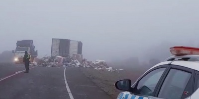 Cami�n que circulaba hacia Rivera volc� en Ruta 5 y el conductor result� lesionado