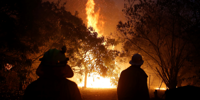 M�s de 670 bomberos intentan controlar un incendio en el sur de Portugal