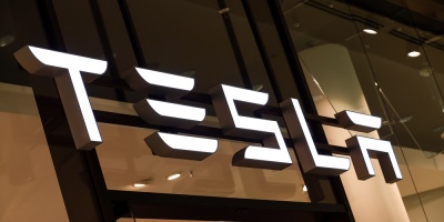 Tesla anuncia robot humanoide para trabajos peligrosos