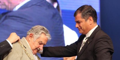 Correa entreg a Mujica la Orden Nacional al Mrito en Ecuador