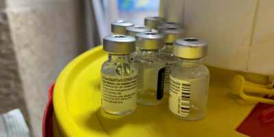 Gobierno estudia refuerzo para quienes recibieron dosis de Pfizer