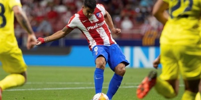 Luis Su�rez sufre un edema en la rodilla izquierda 