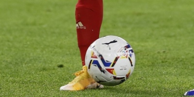 Llega a Estambul el delantero uruguayo Diego Rossi para firmar con Fenerbah�e