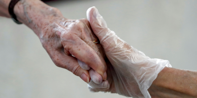 MSP recomienda a los residenciales que habiliten a que los adultos mayores realicen visitas a sus familiares