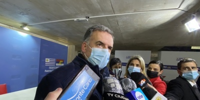 El intendente de Canelones, Yamand� Orsi, redact� una nueva carta en la que arremeti� contra el acuerdo con Katoen Natie