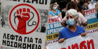 Empleados de la salud griega protestan contra su suspensi�n por no vacunarse