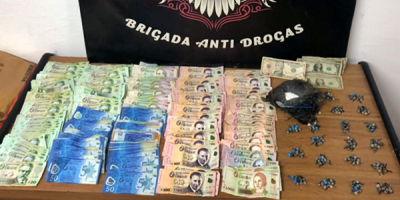 Tres detenidos tras incautaci�n de 210 dosis de coca�na, armas y dinero