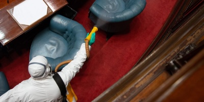 Decenas de parlamentarios en cuarentena tras covid positivo de dos legisladores