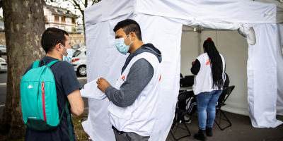Suspendidos en Francia 3.000 empleados de centros sanitarios por no vacunarse