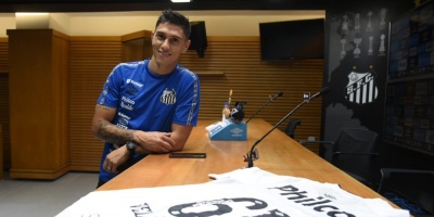 Emiliano Vel�zquez es presentado como jugador del Santos