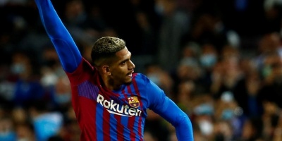 Ara�jo evita en el m.90 otra derrota del Bar�a