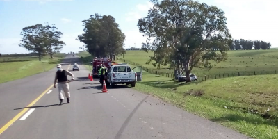 Un hombre de 30 a�os falleci� tras despistar e impactar contra un �rbol en Durazno
