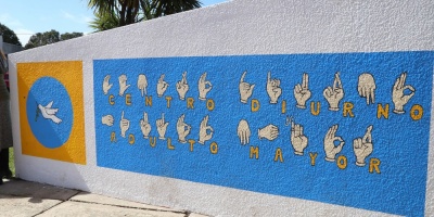 Fue inaugurado en Maldonado un mural con el alfabeto de Lengua de Se�as en el Centro Diurno del barrio Odizzio