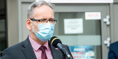 El ministro de Sanidad polaco, bajo protecci�n tras amenazas de antivacunas