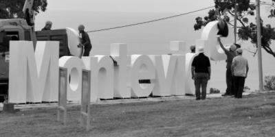 El cartel de Montevideo ubicado en el Kib�n amaneci� este jueves vandalizado
