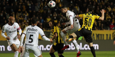 Pe�arol perdi� en partido de ida ante Paranaense por 2-1 hacia la final de la Sudamericana
