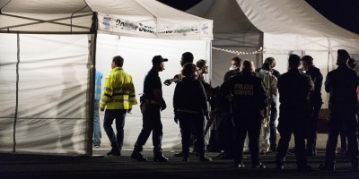 Un pesquero con 686 migrantes llega a la isla italiana de Lampedusa