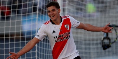 Juli�n �lvarez le da a River el triunfo ante Boca y el liderato con dos goles