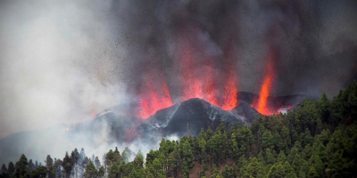 La lava del volc�n de La Palma supera ya una anchura de 1,2 kil�metros