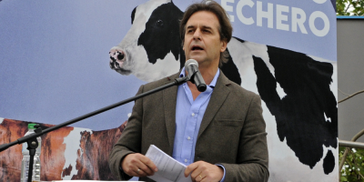 Lacalle Pou resalt� compromiso para reducir los sobrecostos de Ancap