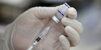 La OMS recomienda una tercera dosis de vacuna anticovid a grupos de riesgo