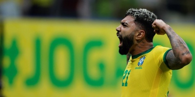 Brasil aplasta a Uruguay y le hace precio (4-1)
