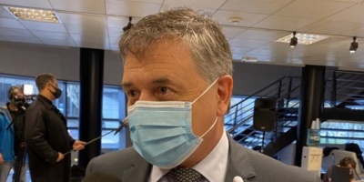 El Gobierno analiza si existe margen para no modificar el precio de los combustibles a pesar del aumento internacional del petr�leo