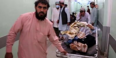 Suben a 60 los muertos en el atentado contra una mezquita chi� en Afganist�n