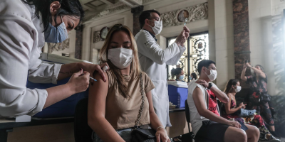 Brasil consigue inmunizar al 50 % de su poblaci�n en el d�a de menos muertes