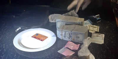 Detuvieron un auto que circulaba en actitud sospechosa: llevaba 100 mil d�lares y droga